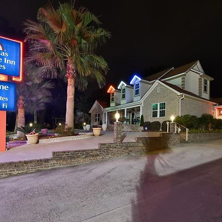Savannah Inn&Suites Bagian luar foto