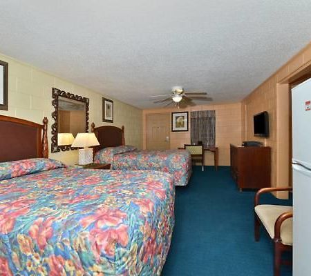 Savannah Inn&Suites Ruang foto