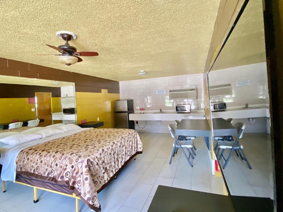 Savannah Inn&Suites Bagian luar foto