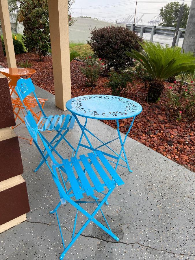 Savannah Inn&Suites Bagian luar foto
