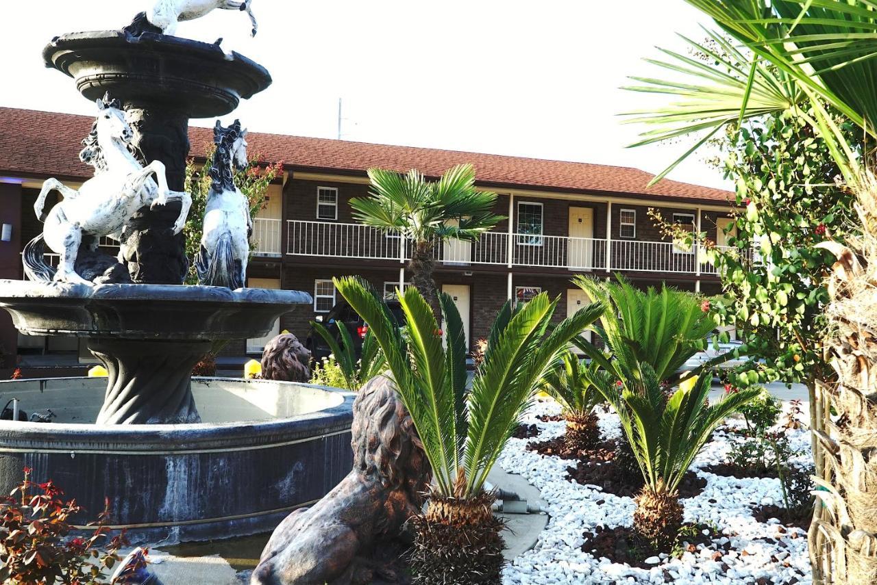 Savannah Inn&Suites Bagian luar foto