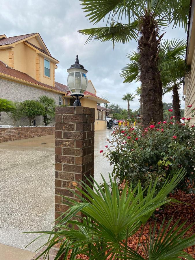 Savannah Inn&Suites Bagian luar foto