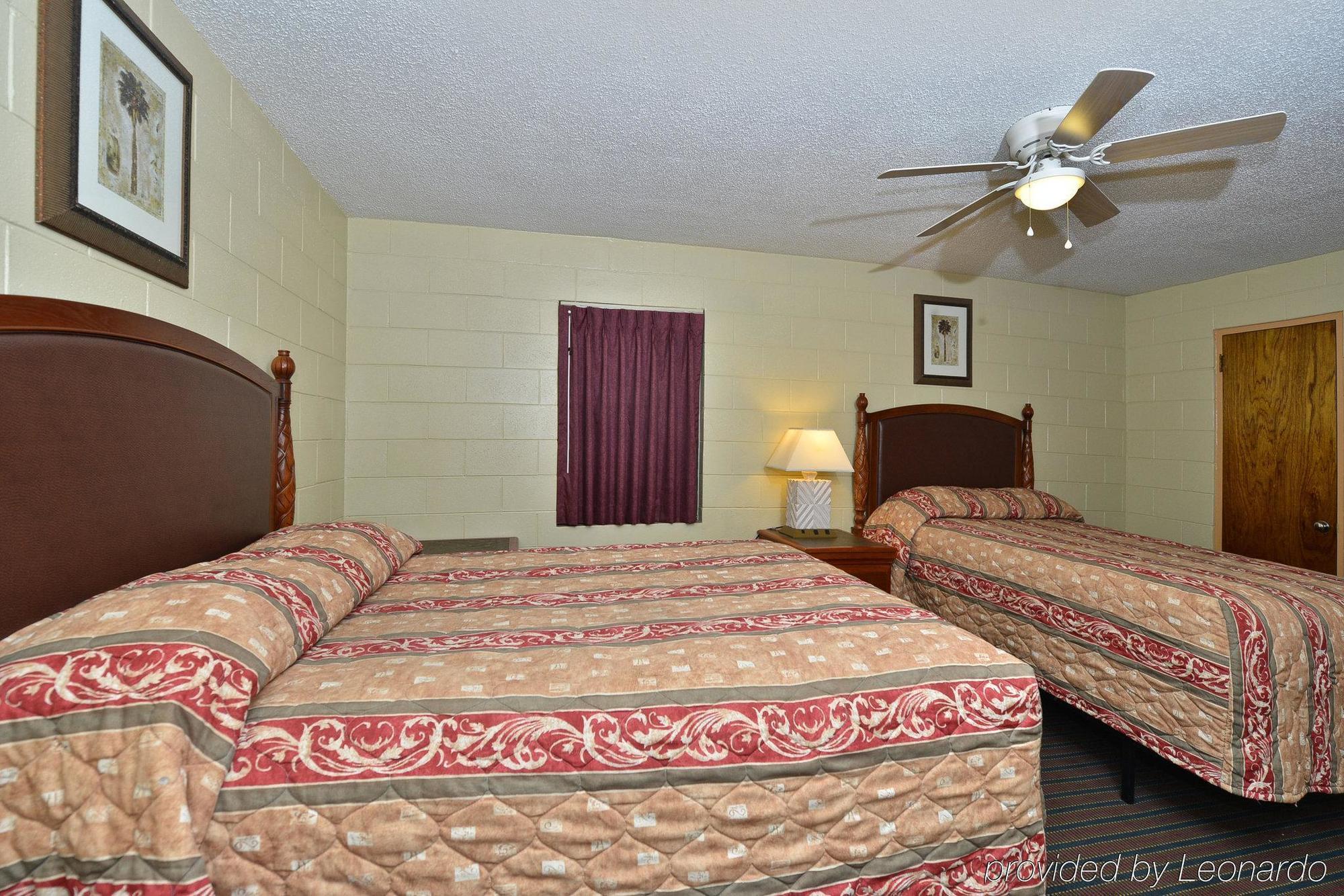 Savannah Inn&Suites Bagian luar foto