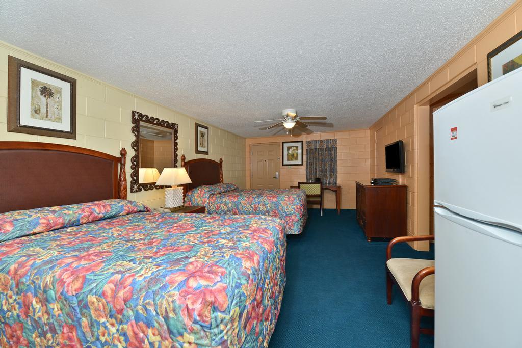 Savannah Inn&Suites Ruang foto