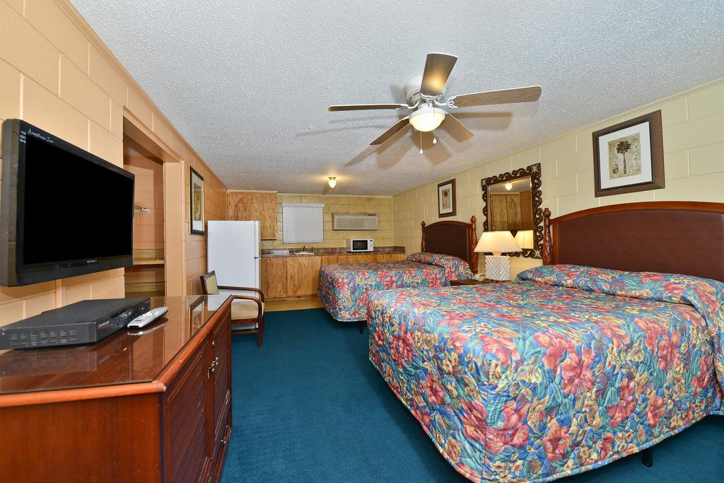 Savannah Inn&Suites Ruang foto