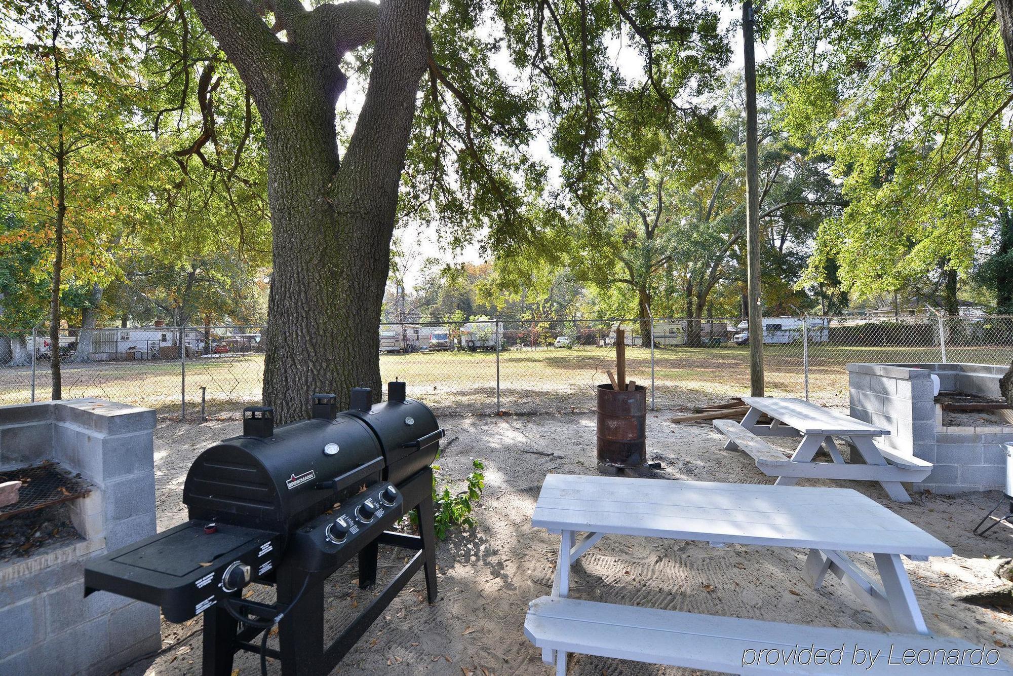 Savannah Inn&Suites Bagian luar foto