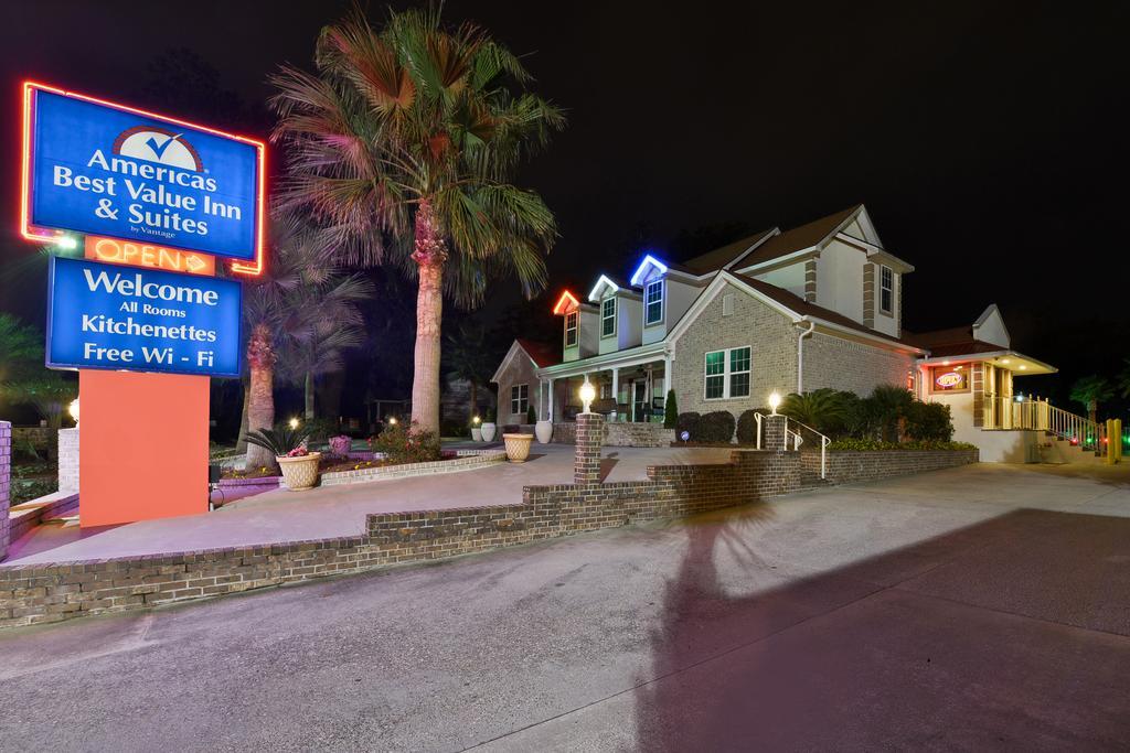 Savannah Inn&Suites Bagian luar foto