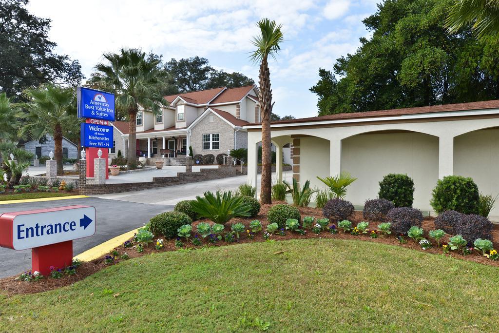 Savannah Inn&Suites Bagian luar foto