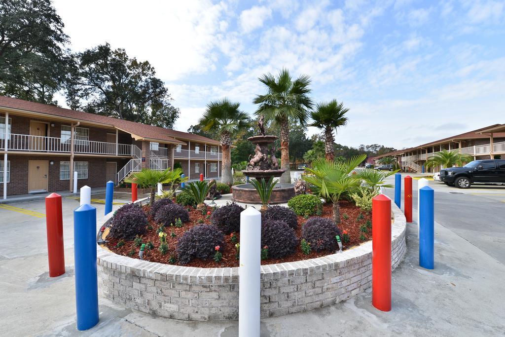 Savannah Inn&Suites Bagian luar foto