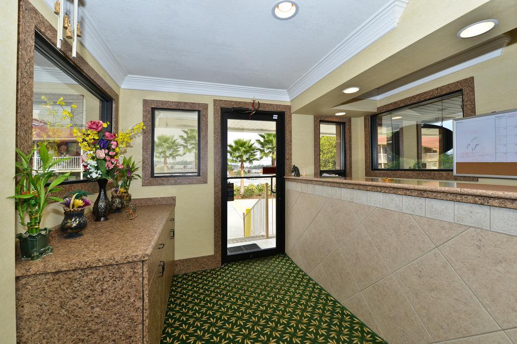 Savannah Inn&Suites Interior foto