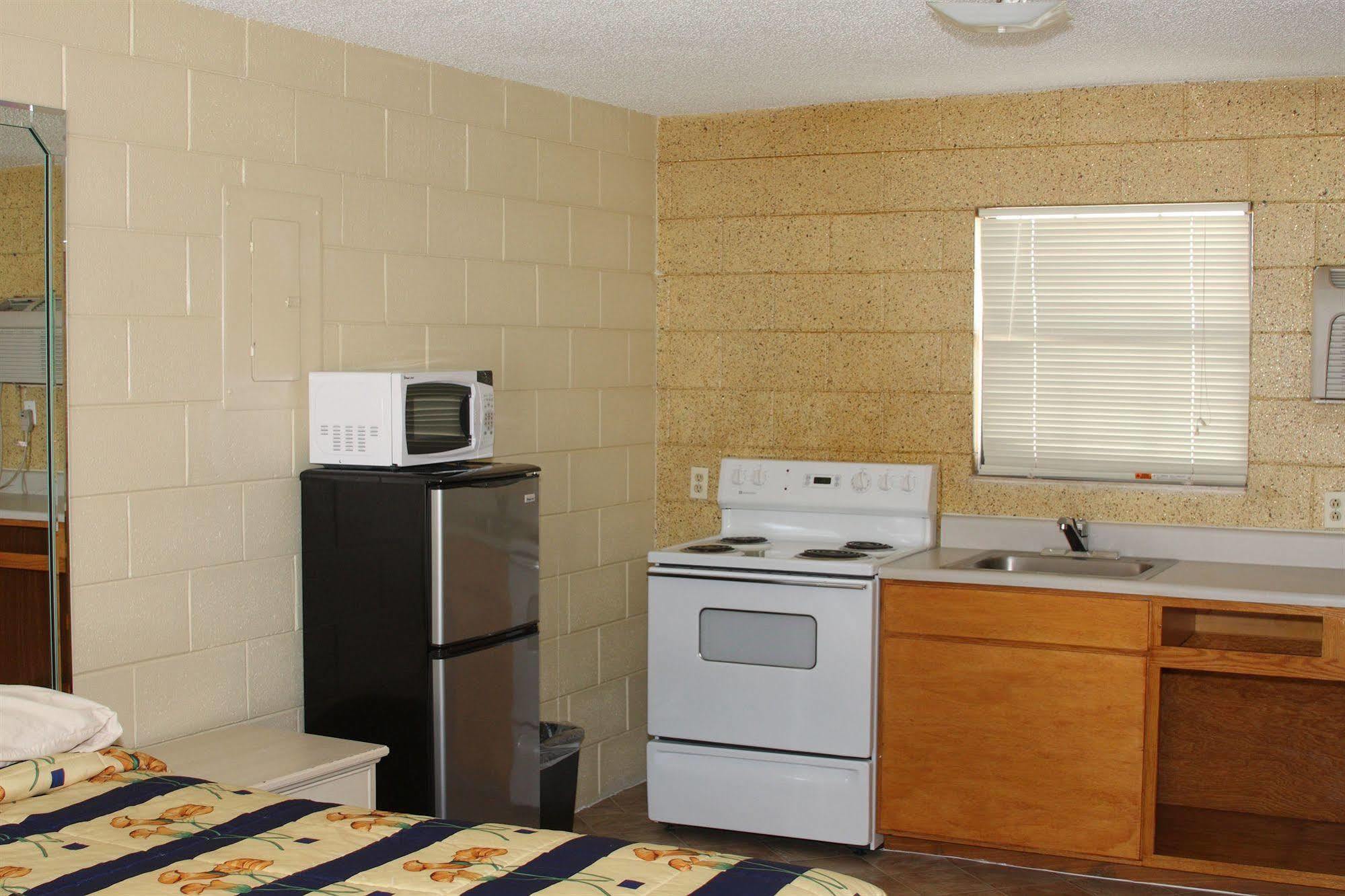 Savannah Inn&Suites Bagian luar foto